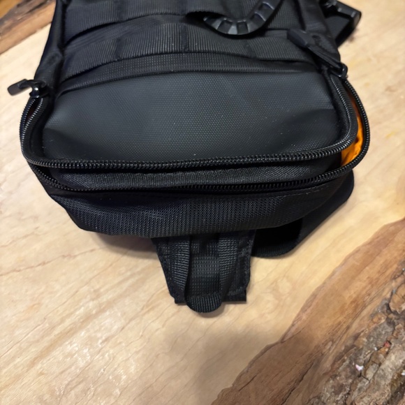 New Black cross body Bag( for men &woman - Picture 4 of 4